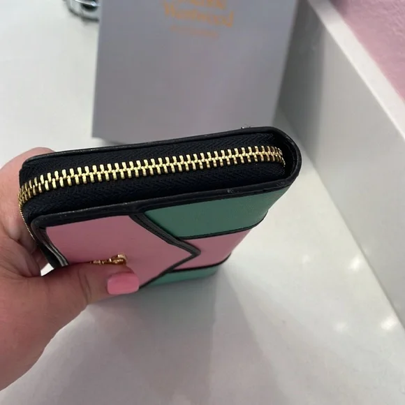 Vivienne Westwood zip wallet in box. - Picture 6 of 12